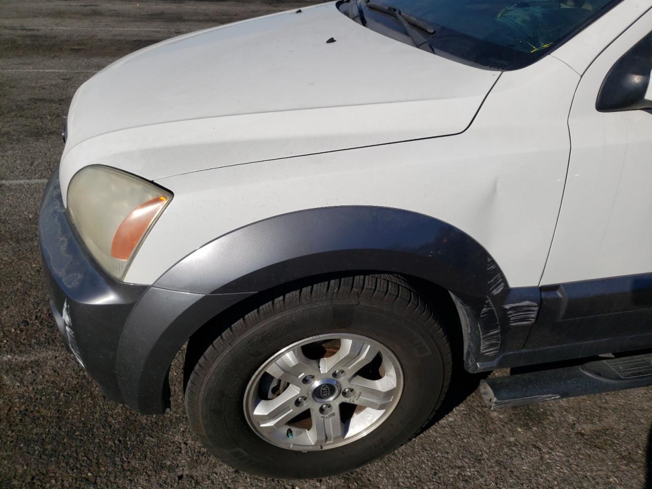 Photo 9 from auction – 2005 KIA SORENTO EX with VIN KNDJD733655468381