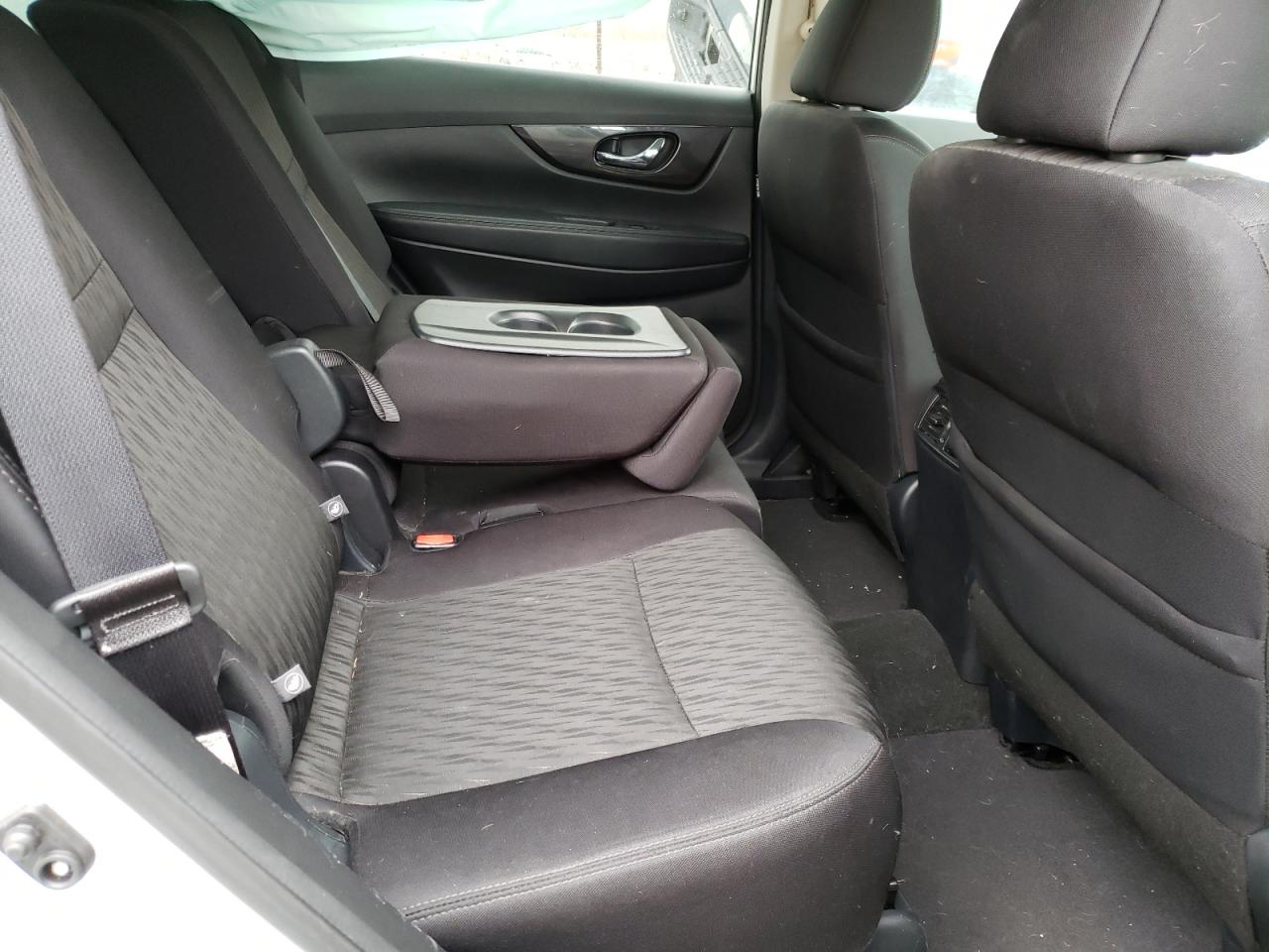 Photo 6 from auction – 2018 NISSAN ROGUE S with VIN 5N1AT2MT0JC779407