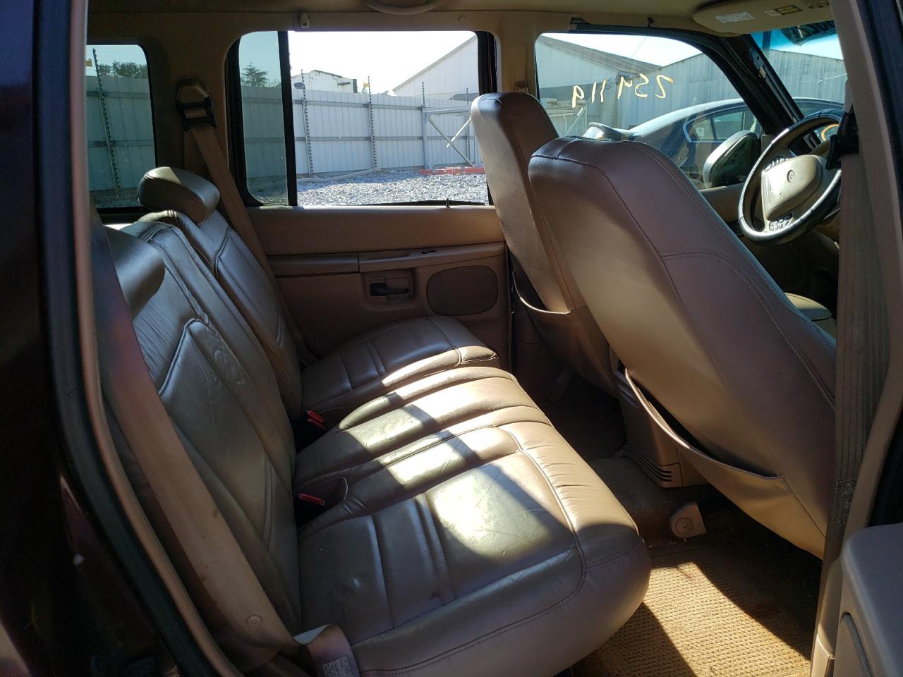 Photo 6 from auction – 2000 FORD EXPLORER E with VIN 1FMDU84PXYZA70362