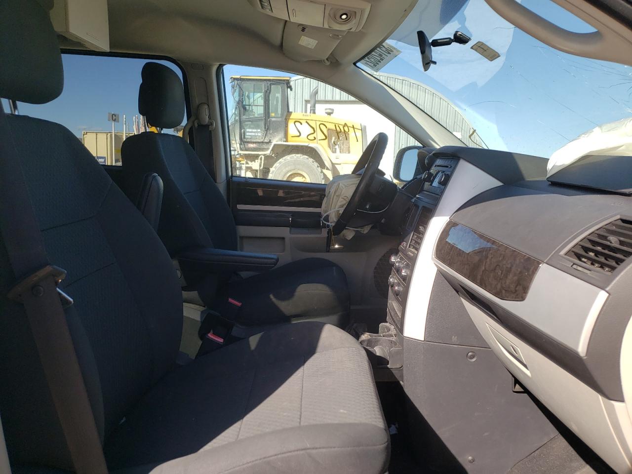 Photo 5 from auction – 2010 DODGE GRAND CARA with VIN 2D4RN5D12AR283858