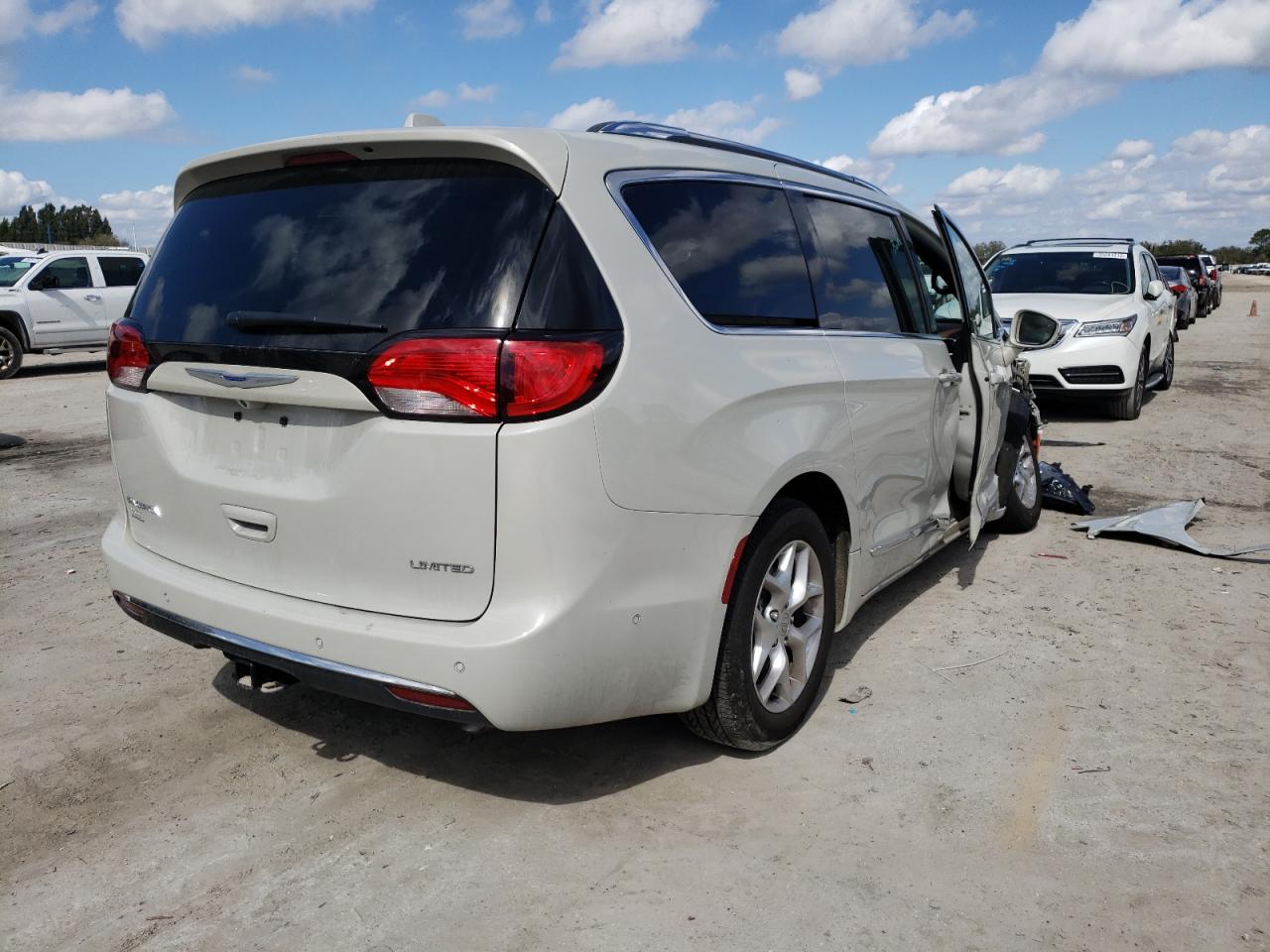 Photo 4 from auction – 2020 CHRYSLER PACIFICA L with VIN 2C4RC1GG5LR229968