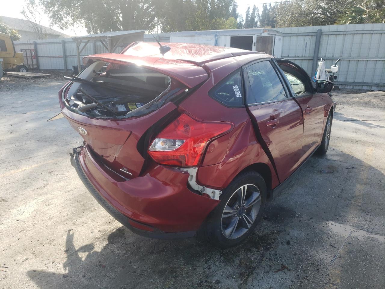 Photo 4 from auction – 2014 FORD FOCUS SE with VIN 1FADP3K23EL403415