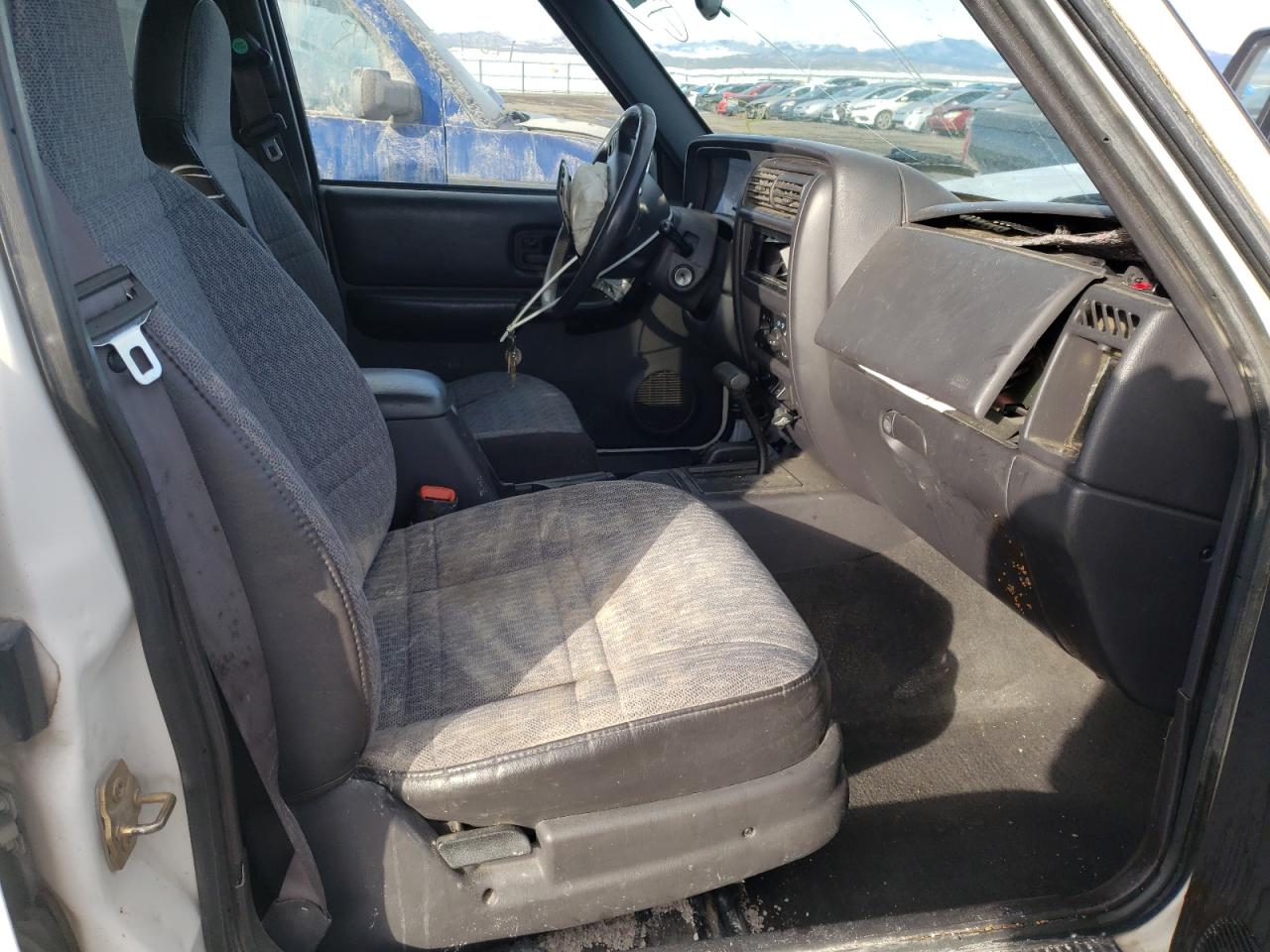Photo 5 from auction – 2000 JEEP CHEROKEE S with VIN 1J4FF48S4YL213513