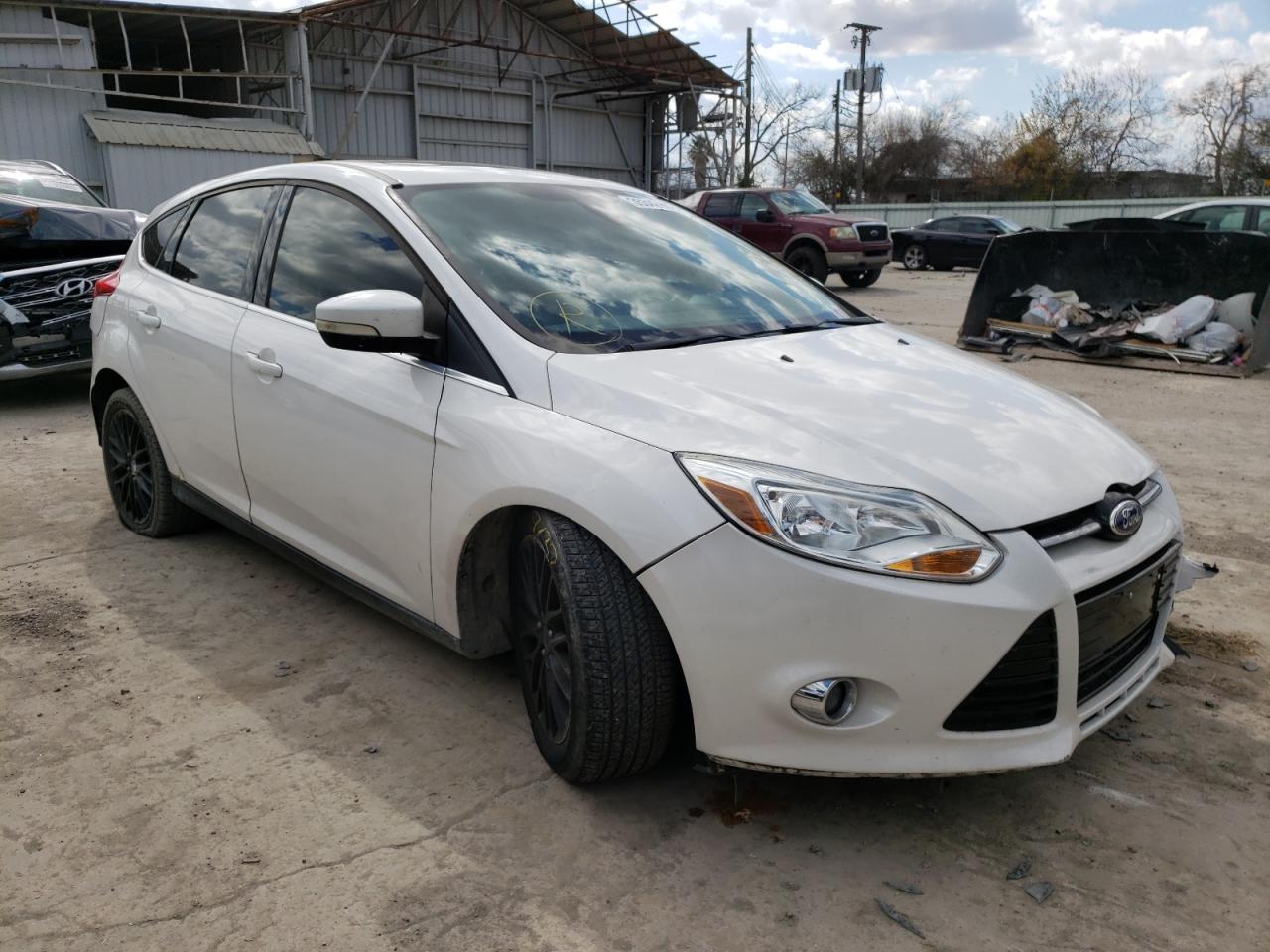 FORD FOCUS SEL 2012 with VIN 1FAHP3M22CL317878 - Photo from auction