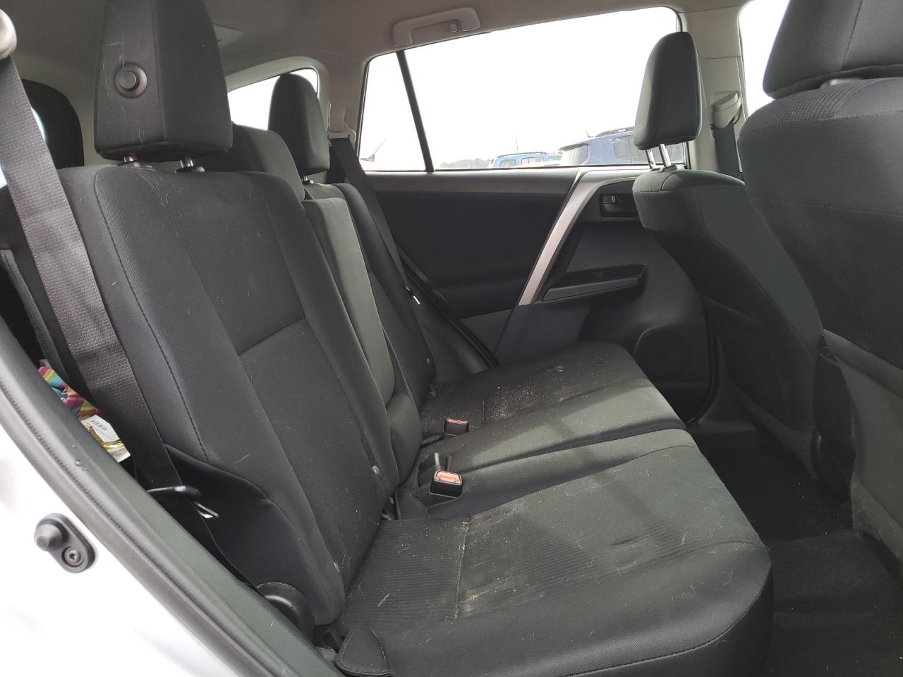 Photo 6 from auction – 2017 TOYOTA RAV4 LE with VIN 2T3BFREVXHW653748