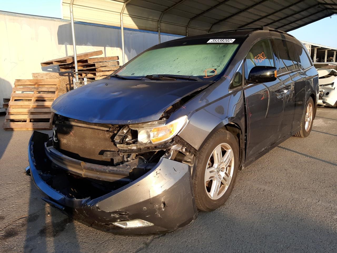 Photo 2 from auction – 2012 HONDA ODYSSEY TO with VIN 5FNRL5H94CB045480