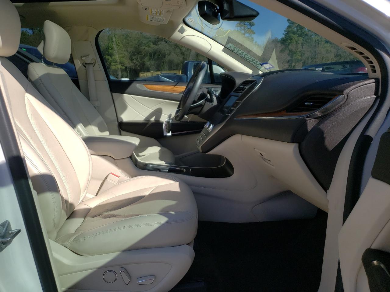Photo 5 from auction – 2015 LINCOLN MKC with VIN 5LMTJ2AH7FUJ03601