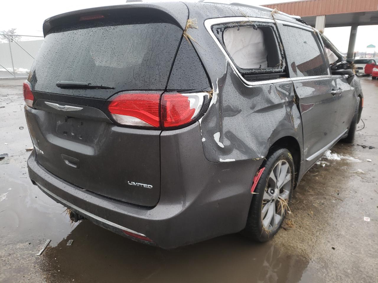 Photo 4 from auction – 2017 CHRYSLER PACIFICA L with VIN 2C4RC1GG2HR515154
