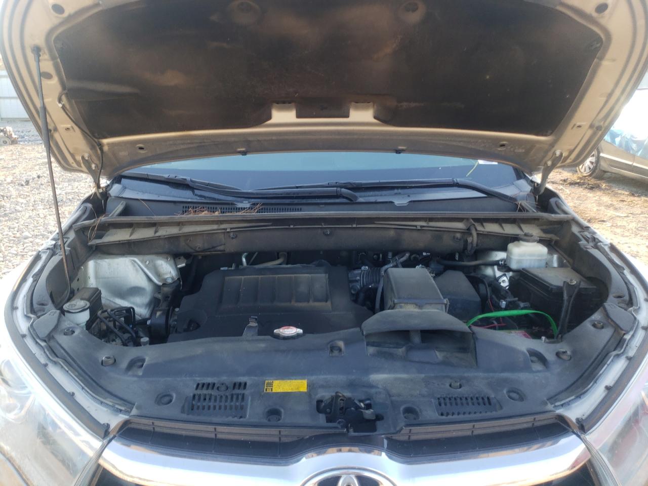 Photo 7 from auction – 2016 TOYOTA HIGHLANDER with VIN 5TDYKRFH6GS176282