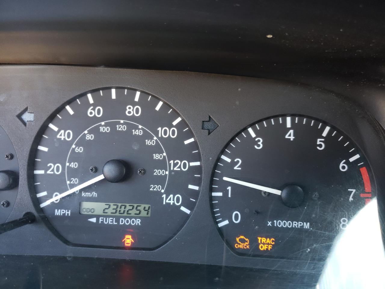 Photo 8 from auction – 2000 TOYOTA CAMRY LE with VIN 4T1BF28K1YU934970