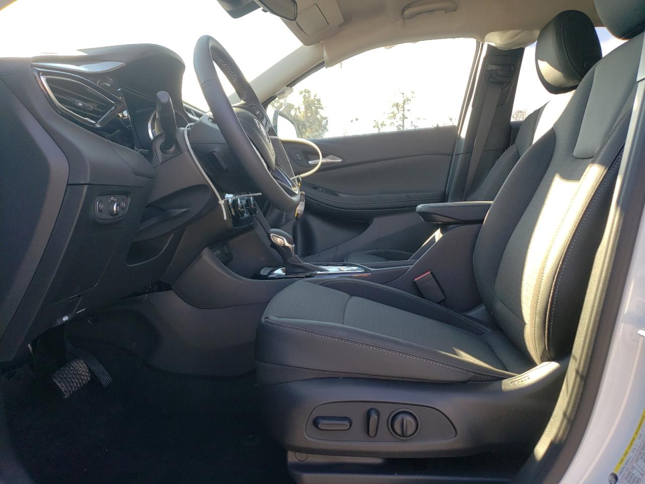 Photo 5 from auction – 2022 BUICK ENCORE GX with VIN KL4MMDSL6NB067082