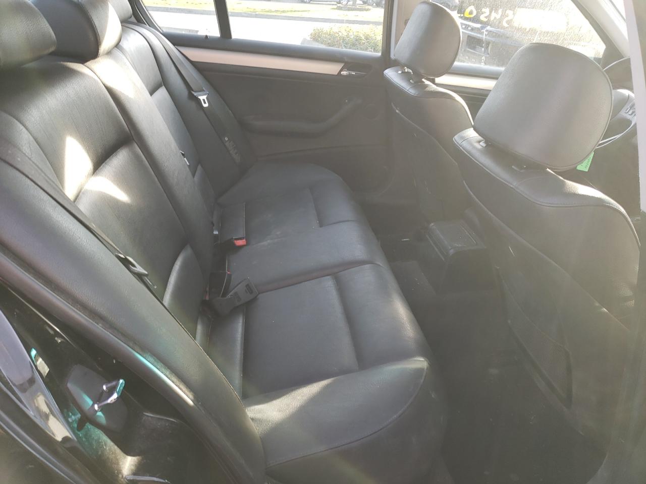 Photo 6 from auction – 2004 BMW 325 I with VIN WBAET37464NH05207