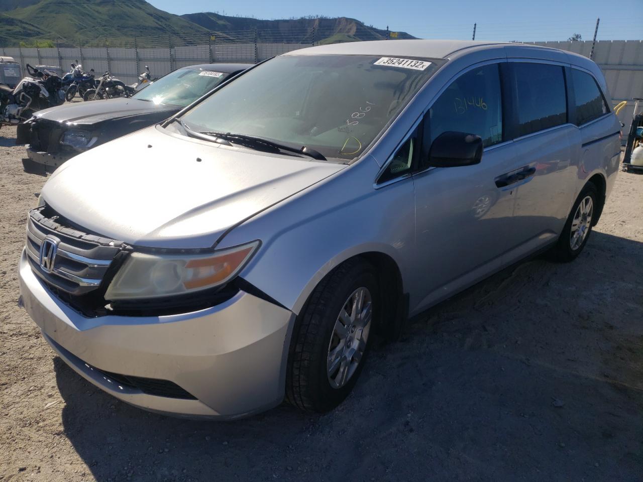 Photo 2 from auction – 2013 HONDA ODYSSEY LX with VIN 5FNRL5H29DB074672