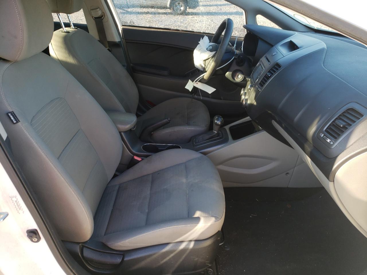 Photo 5 from auction – 2016 KIA FORTE LX with VIN KNAFX4A6XG5612605