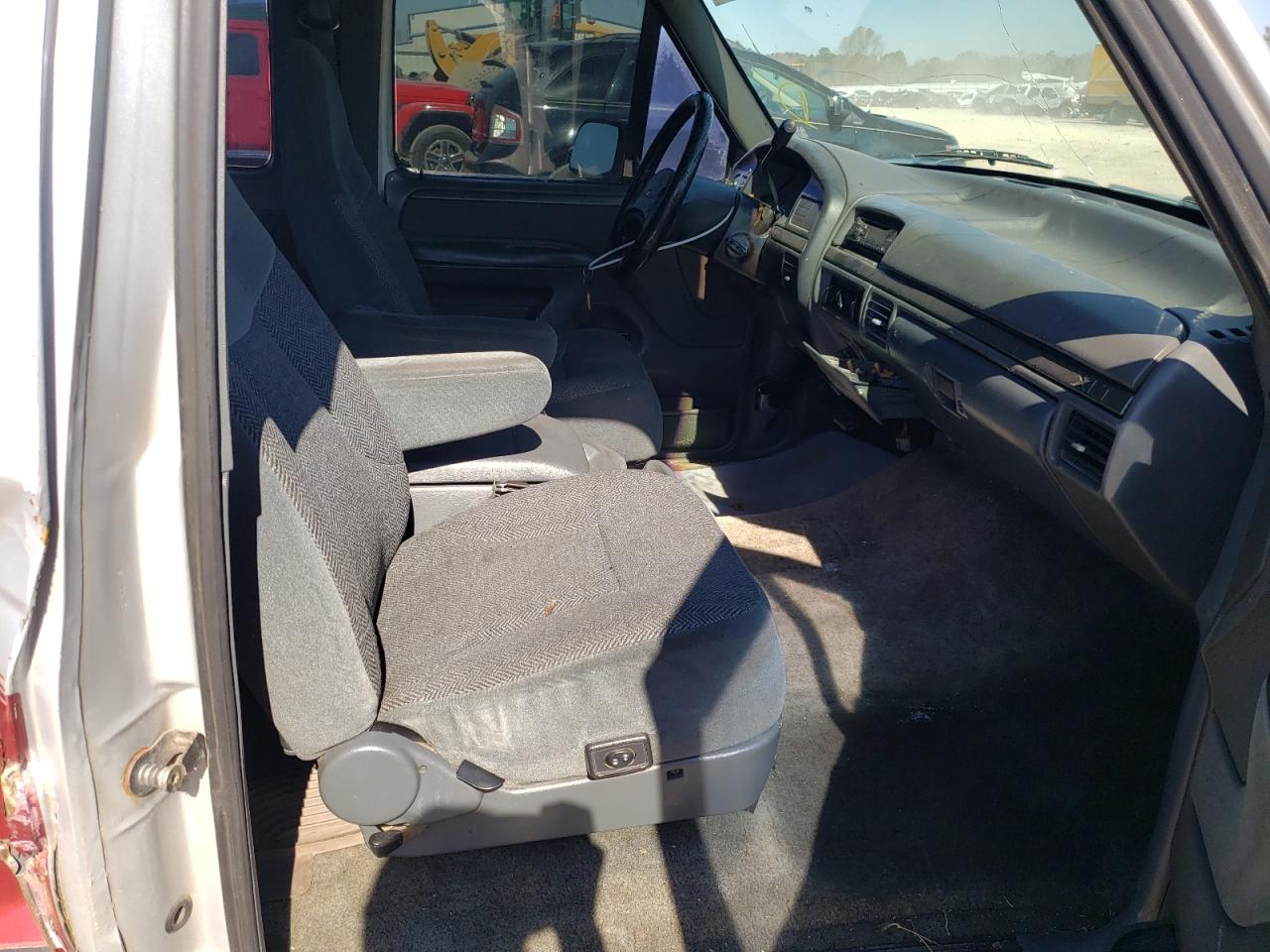 Photo 5 from auction – 1993 FORD F150 with VIN 1FTEX15NXPKB77116