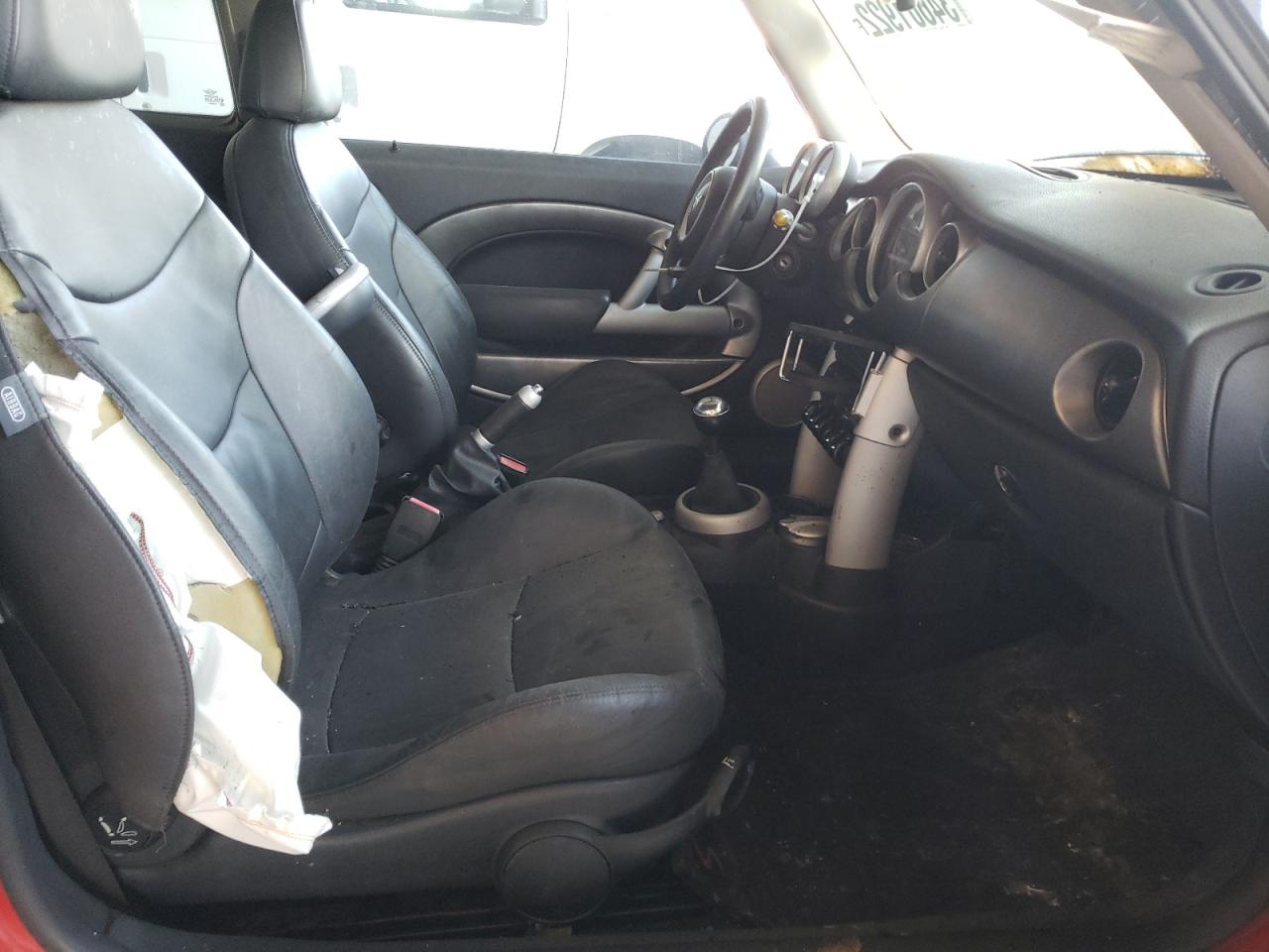 Photo 5 from auction – 2006 MINI COOPER S with VIN WMWRE33506TL21106