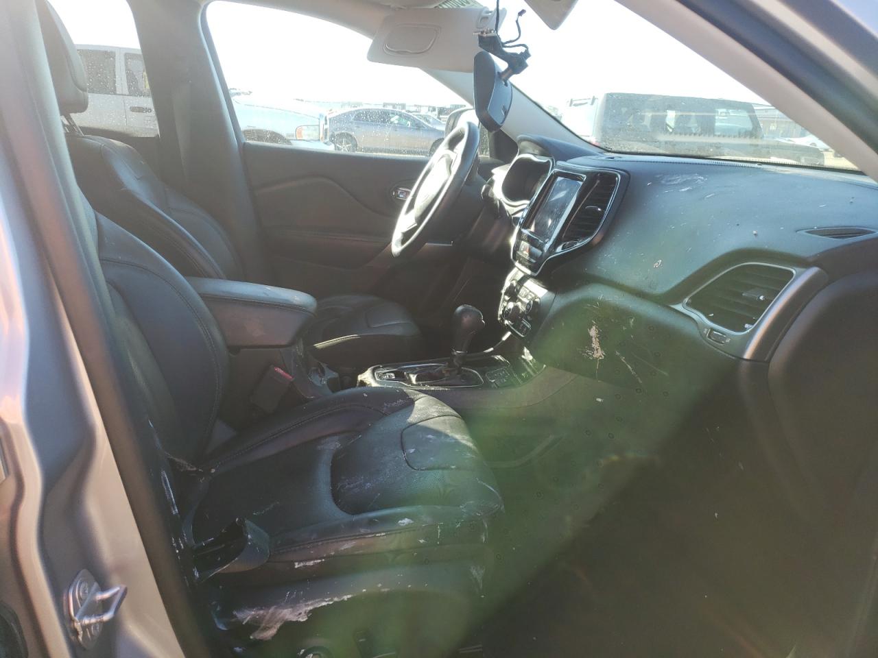 Photo 5 from auction – 2019 JEEP CHEROKEE L with VIN 1C4PJLDB9KD380931
