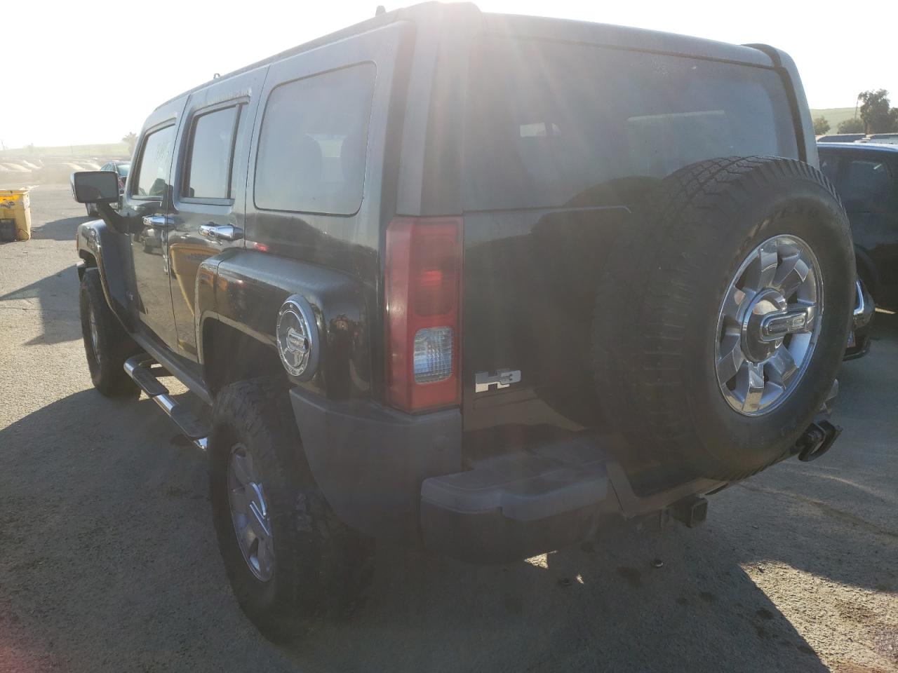 Photo 3 from auction – 2006 HUMMER H3 with VIN 5GTDN136368152902