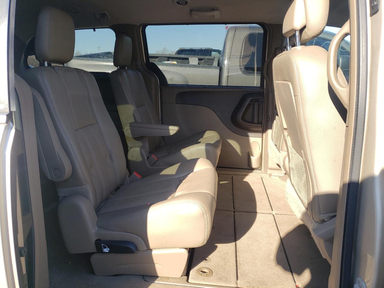 Photo 6 from auction – 2013 CHRYSLER TOWN & COU with VIN 2C4RC1CG7DR697367