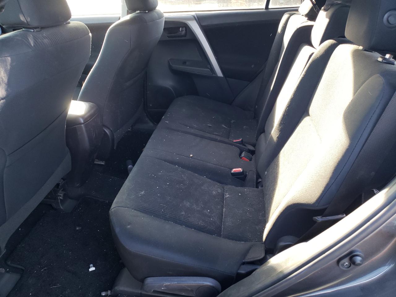 Photo 6 from auction – 2016 TOYOTA RAV4 LE with VIN 2T3BFREV0GW531673