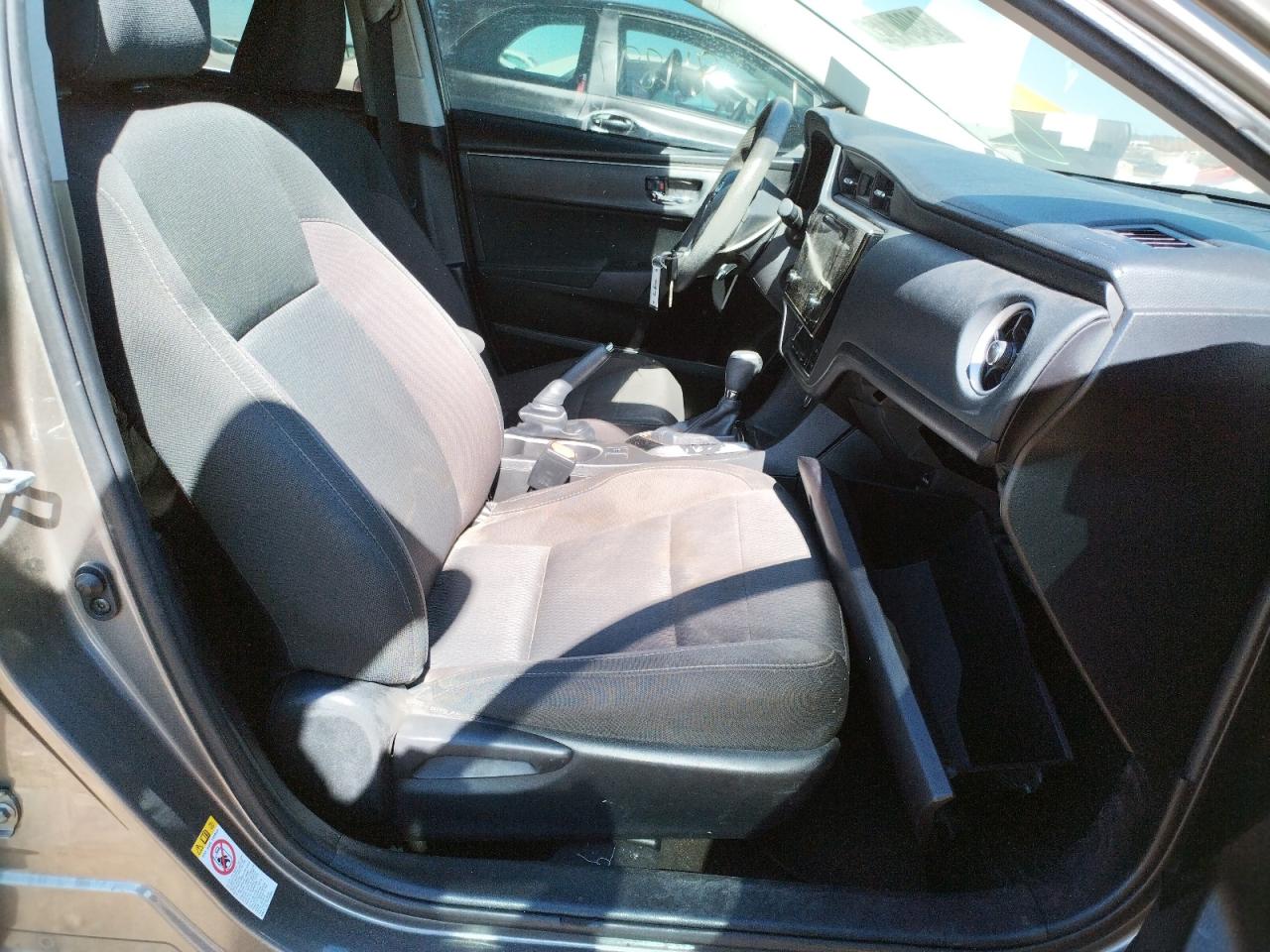 Photo 5 from auction – 2017 TOYOTA COROLLA L with VIN 5YFBURHE3HP690099