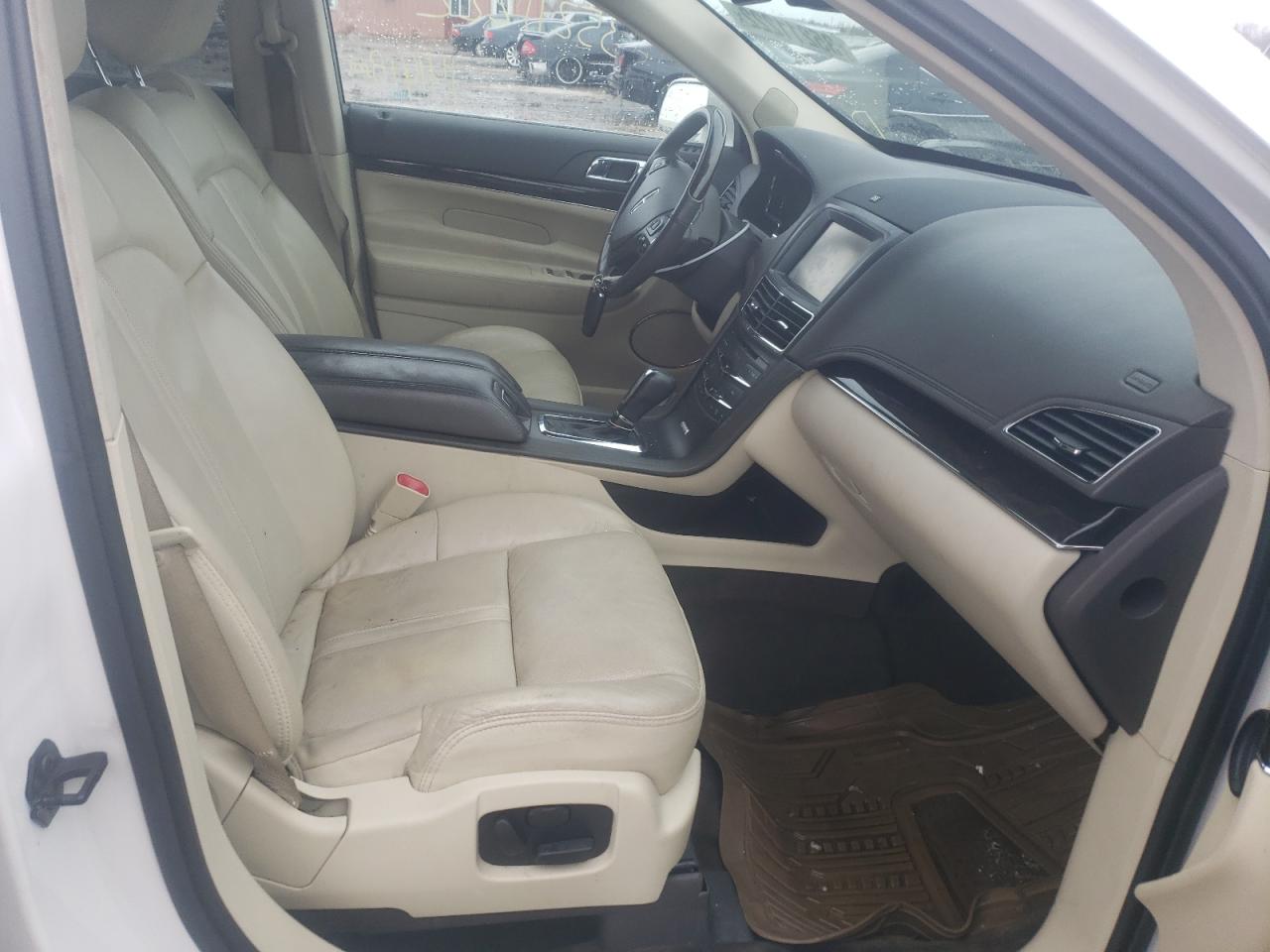 Photo 5 from auction – 2014 LINCOLN MKT with VIN 2LMHJ5AT2EBL58518