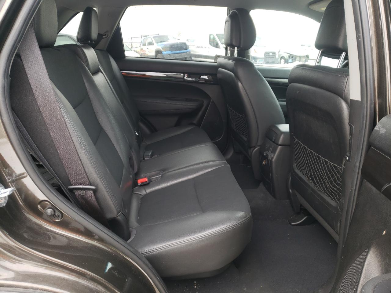 Photo 6 from auction – 2011 KIA SORENTO EX with VIN 5XYKUDA28BG155431