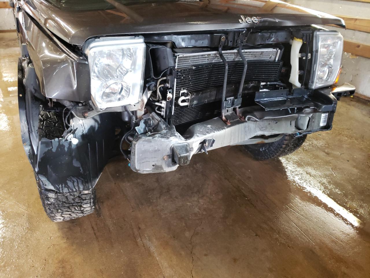Photo 9 from auction – 2006 JEEP COMMANDER with VIN 1J8HG48N46C104139