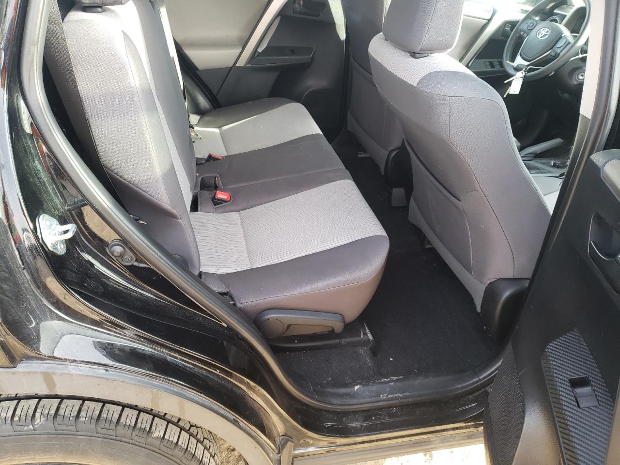 Photo 6 from auction – 2015 TOYOTA RAV4 LE with VIN 2T3BFREV0FW309018
