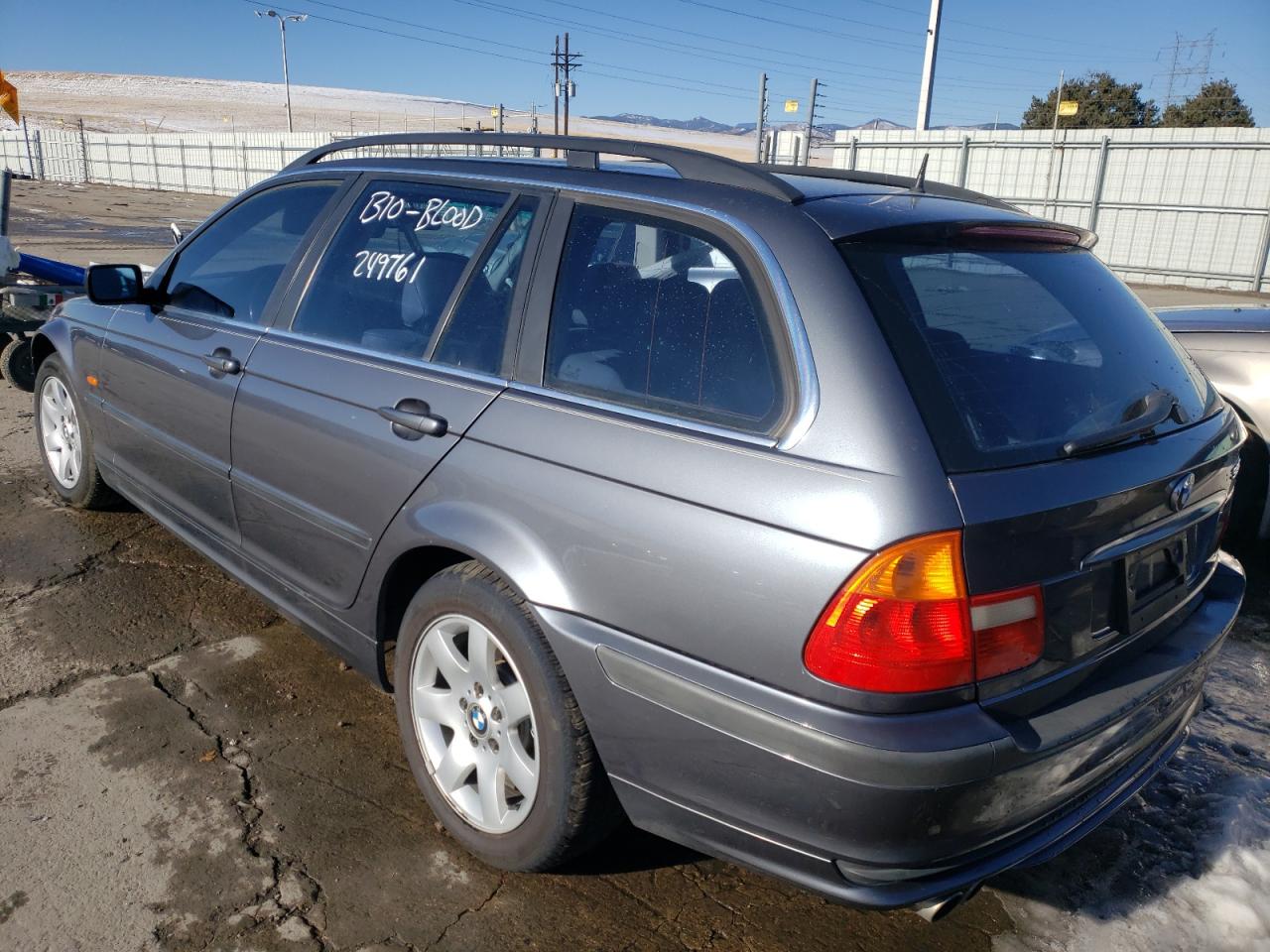 Photo 3 from auction – 2001 BMW 325 IT with VIN WBAAW33471ET41285