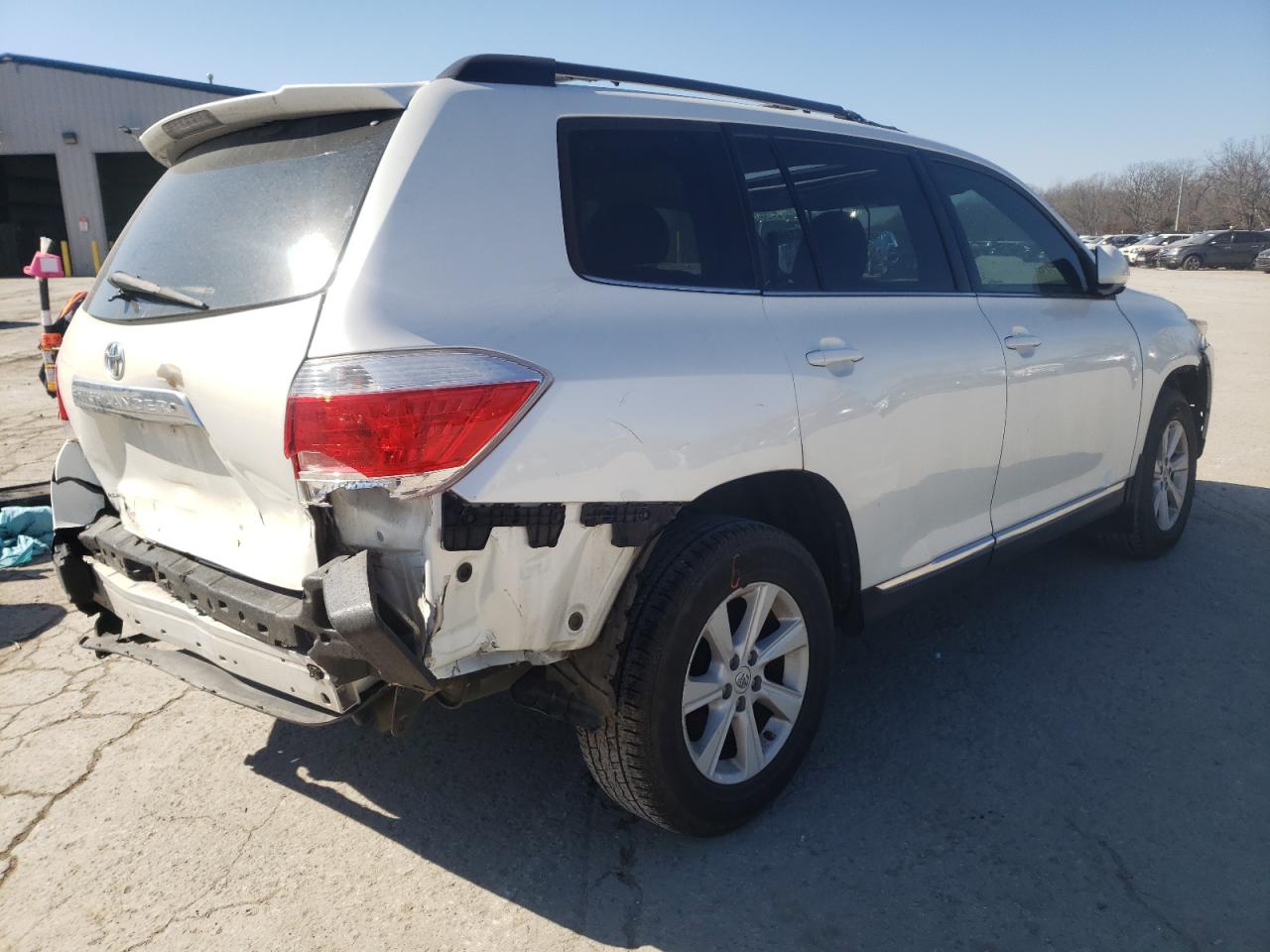 Photo 4 from auction – 2013 TOYOTA HIGHLANDER with VIN 5TDZK3EH7DS103307