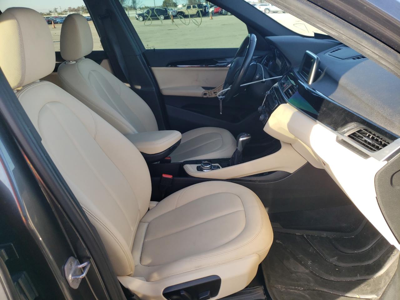 Photo 5 from auction – 2017 BMW X1 SDRIVE2 with VIN WBXHU7C30H5H36723