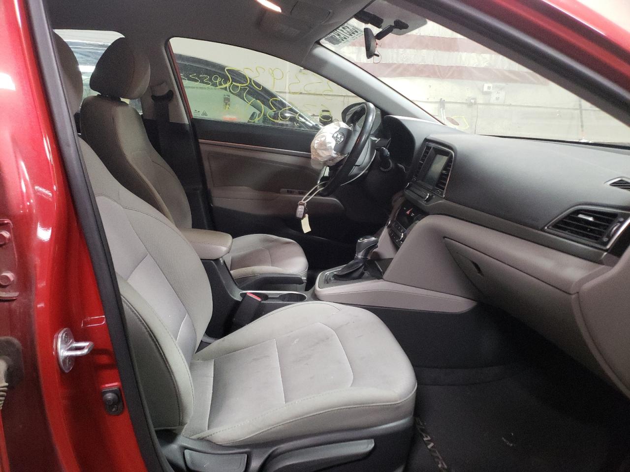Photo 5 from auction – 2017 HYUNDAI ELANTRA with VIN 5NPD84LF9HH093620