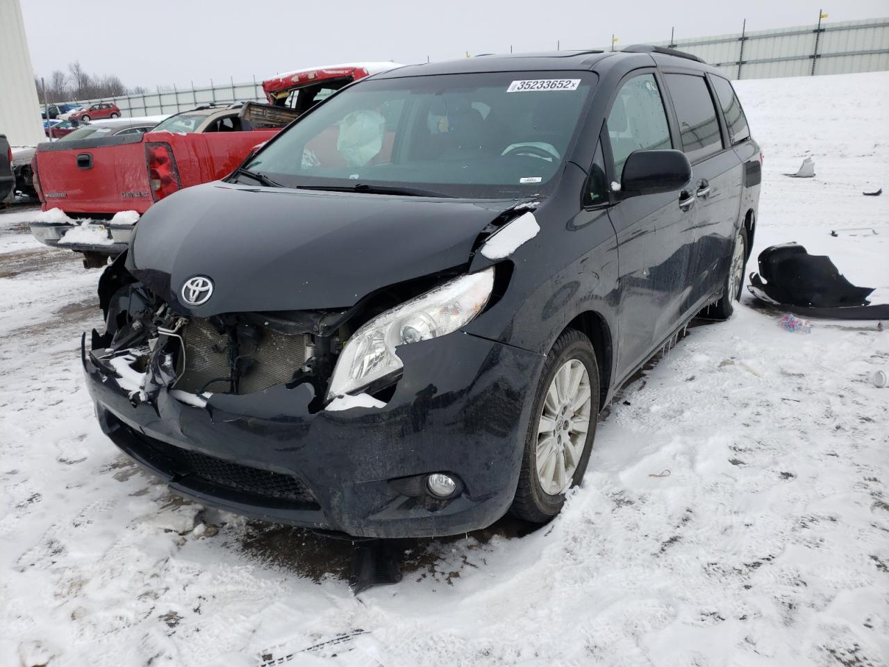 Photo 2 from auction – 2015 TOYOTA SIENNA XLE with VIN 5TDDK3DC2FS109129