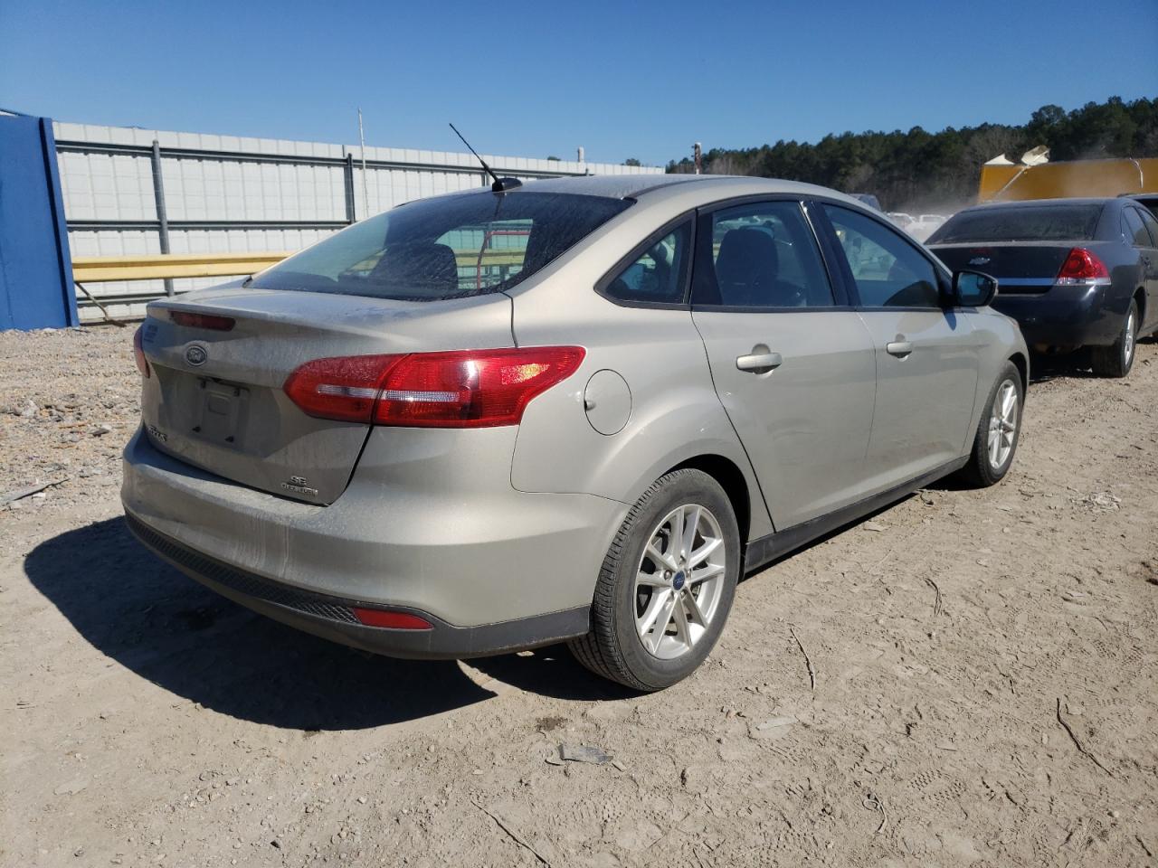 Photo 4 from auction – 2016 FORD FOCUS SE with VIN 1FADP3F22GL325299