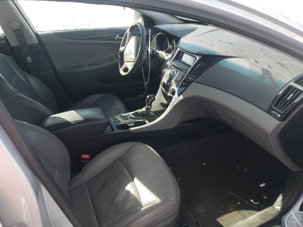 Photo 5 from auction – 2011 HYUNDAI SONATA SE with VIN 5NPEC4AC8BH131146