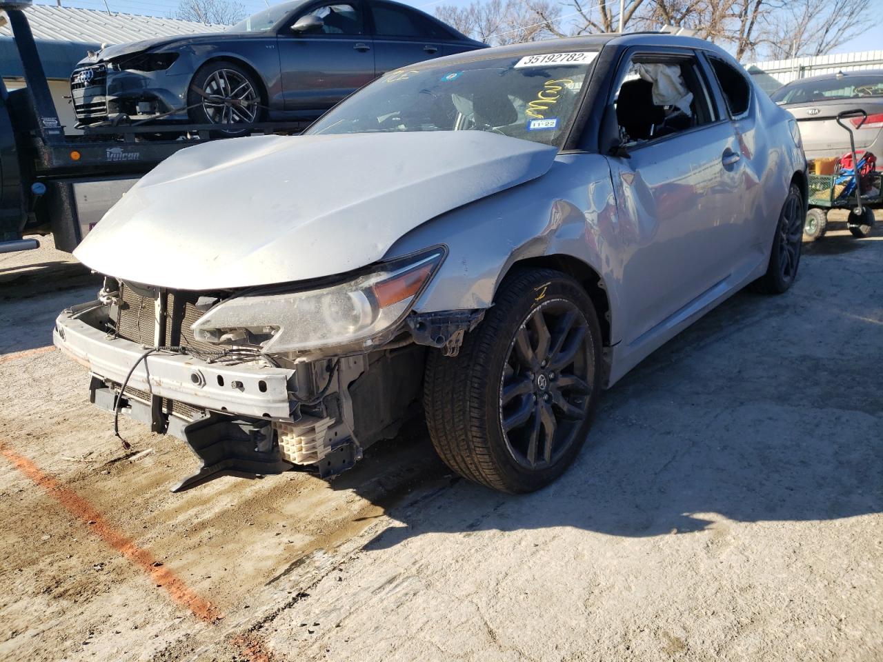 Photo 2 from auction – 2014 TOYOTA SCION TC with VIN JTKJF5C79E3077117