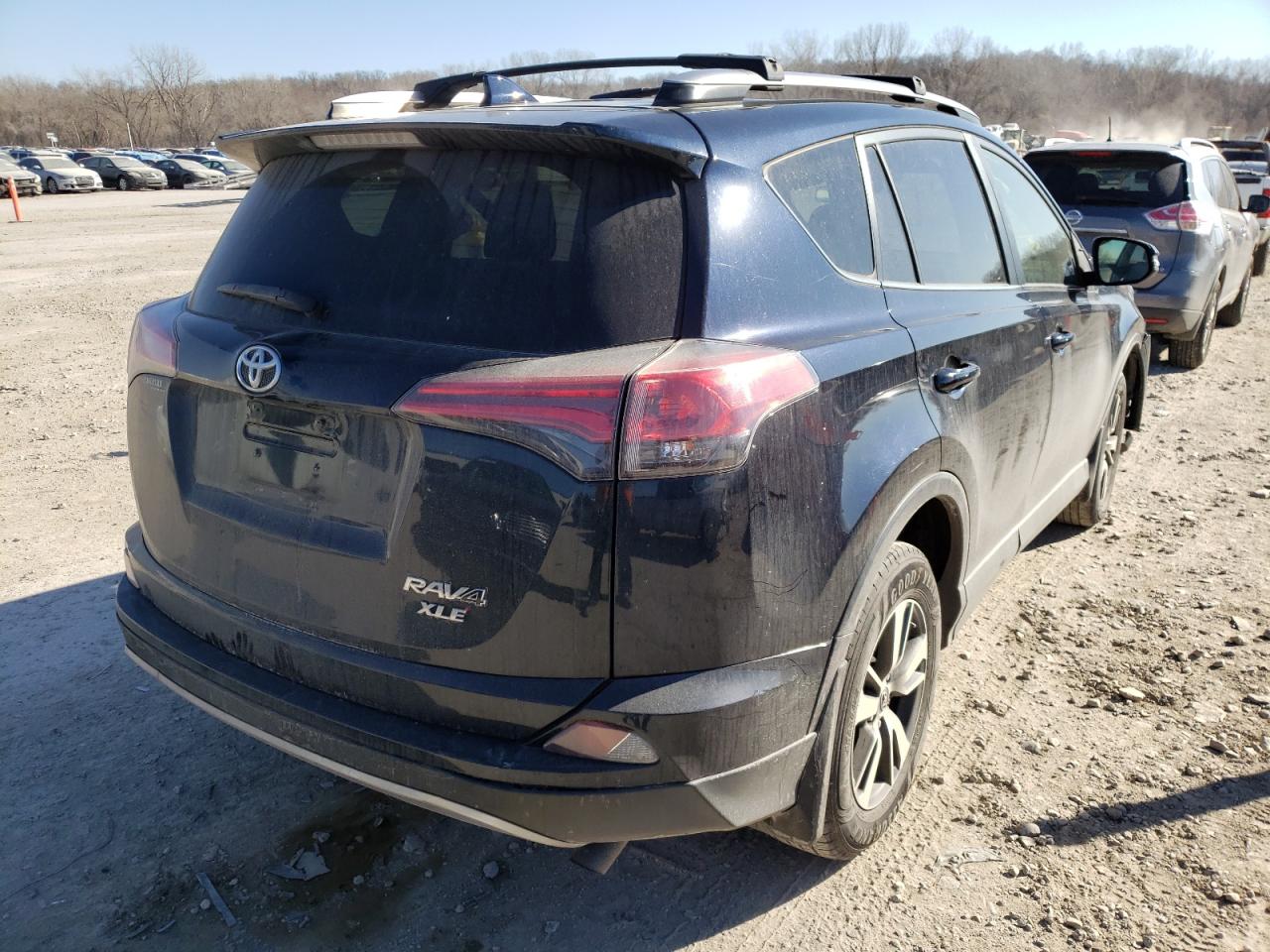Photo 4 from auction – 2017 TOYOTA RAV4 XLE with VIN JTMRFREV3HD218789