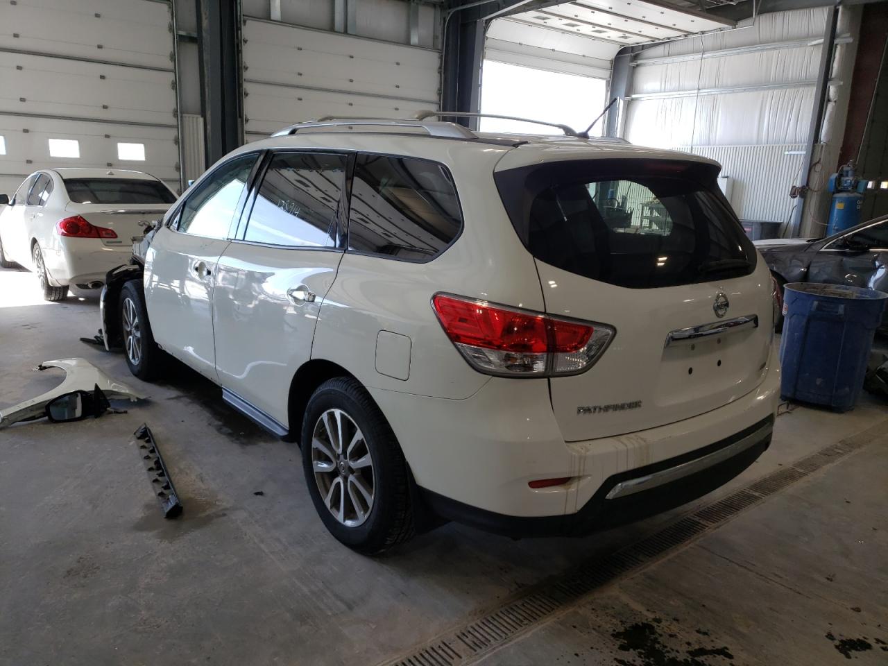 Photo 3 from auction – 2015 NISSAN PATHFINDER with VIN 5N1AR2MMXFC686828