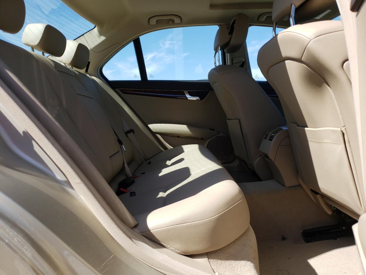 Photo 6 from auction – 2011 MERCEDES-BENZ C 300 with VIN WDDGF5EB7BA434360