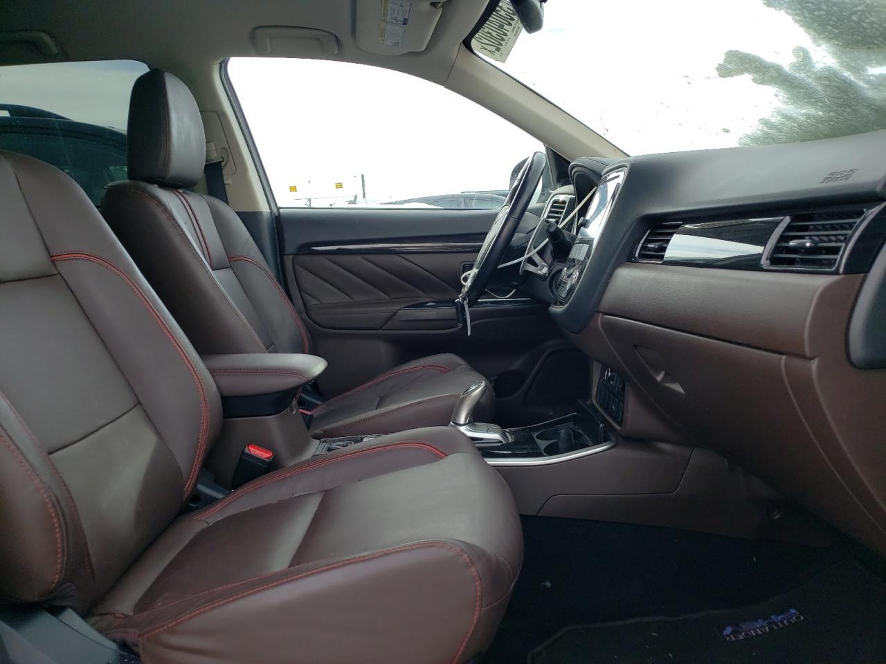 Photo 5 from auction – 2018 MITSUBISHI OUTLANDER with VIN JA4J24A51JZ031846