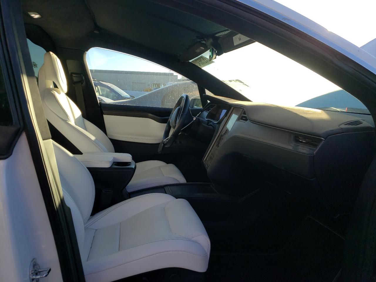 Photo 5 from auction – 2018 TESLA MODEL X with VIN 5YJXCBE44JF104801