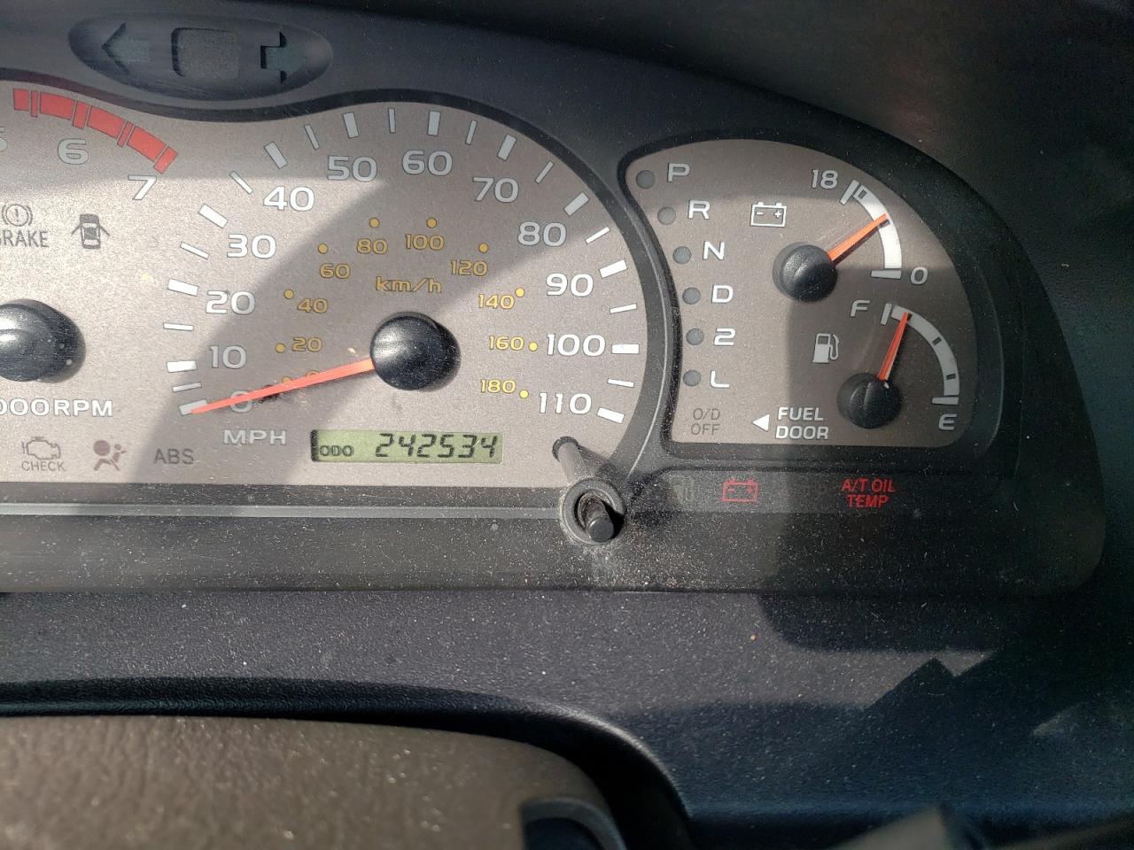 Photo 8 from auction – 2004 TOYOTA SEQUOIA LI with VIN 5TDBT48A44S232107