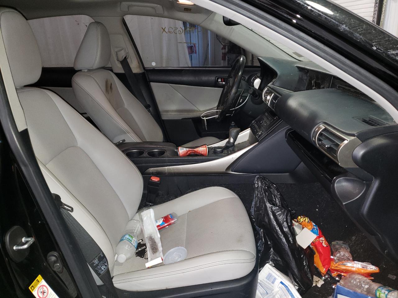 Photo 5 from auction – 2016 LEXUS IS 200T with VIN JTHBA1D28G5018474