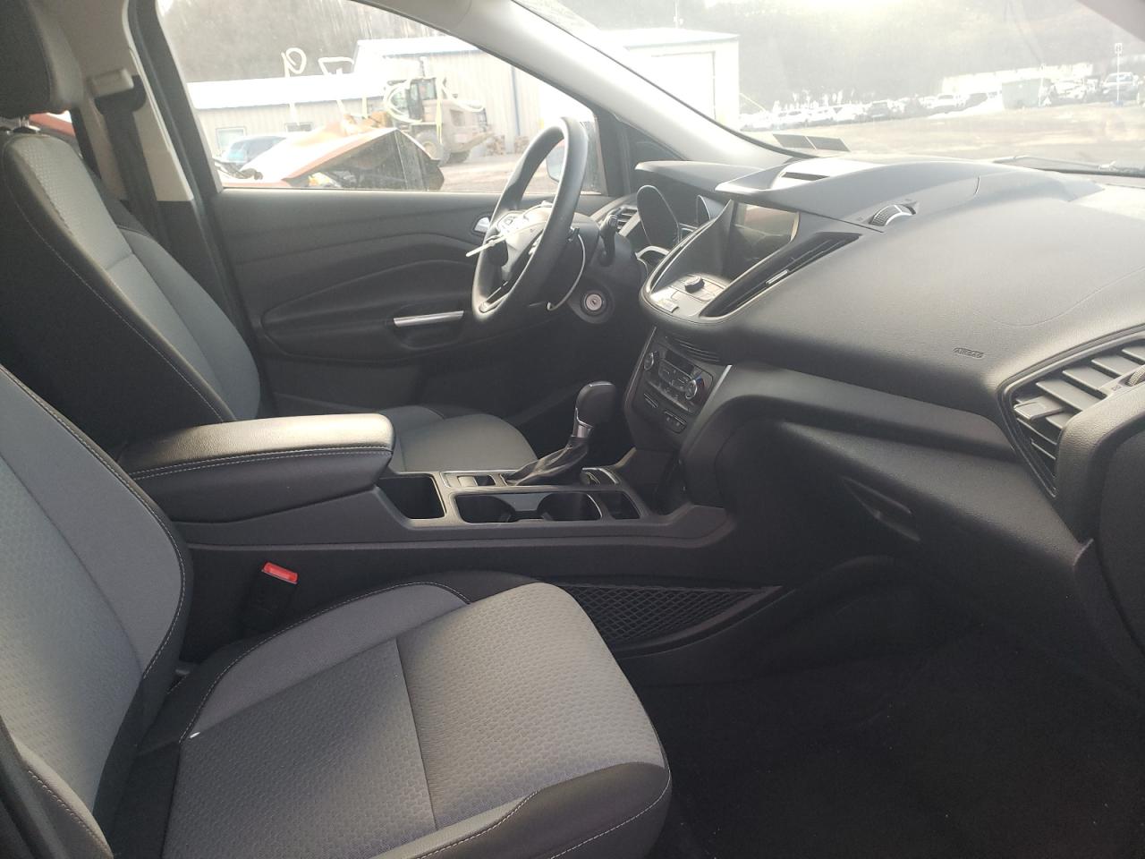 Photo 5 from auction – 2017 FORD ESCAPE SE with VIN 1FMCU9GD3HUD64671