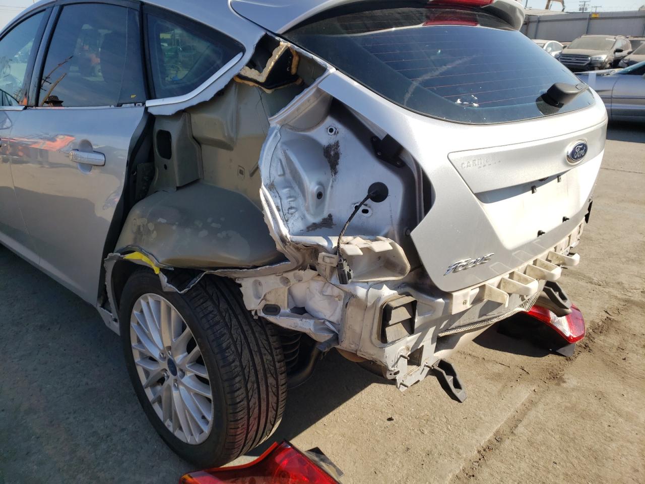 Photo 9 from auction – 2012 FORD FOCUS SEL with VIN 1FAHP3M25CL435696