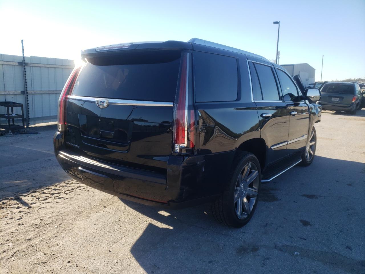Photo 4 from auction – 2016 CADILLAC ESCALADE L with VIN 1GYS3BKJ3GR340809