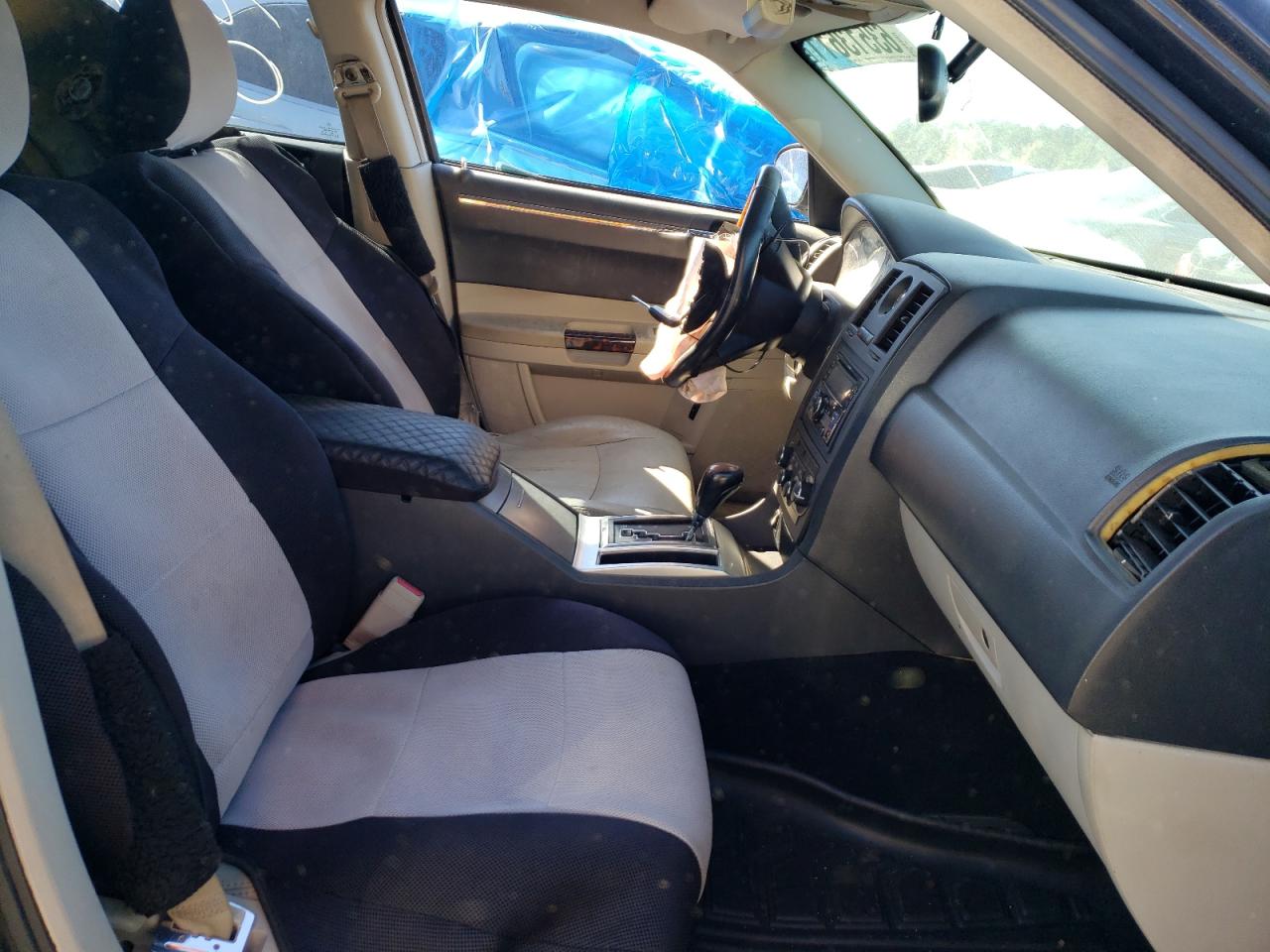 Photo 5 from auction – 2005 CHRYSLER 300C with VIN 2C3JA63H05H502438