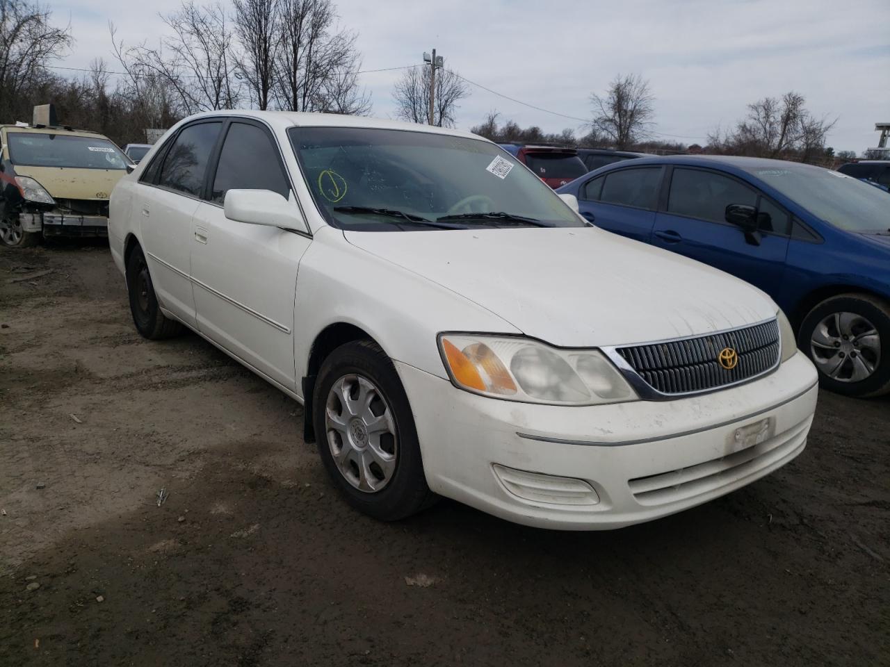TOYOTA AVALON XL 2000 with VIN 4T1BF28B1YU107535 - Photo from auction