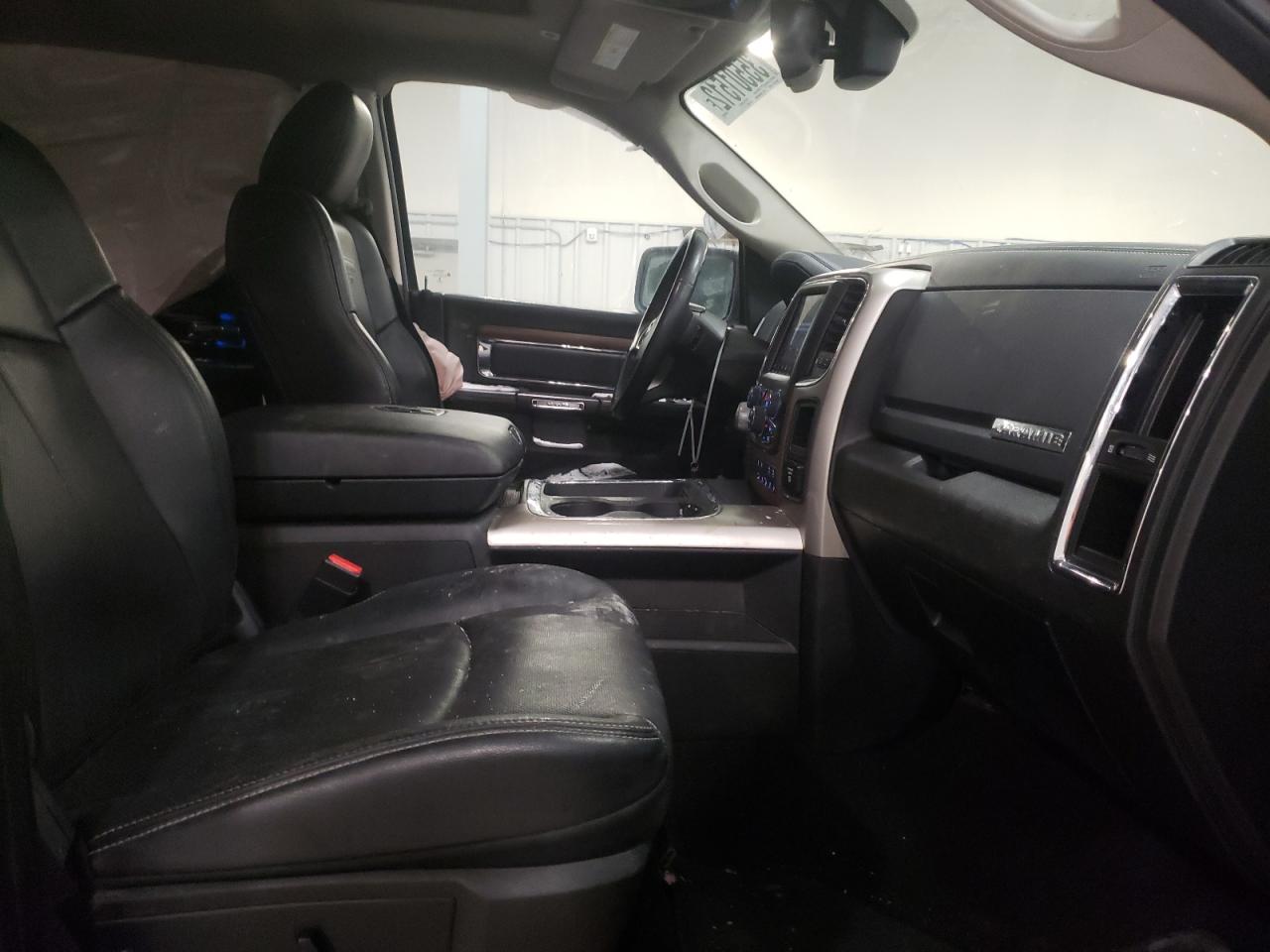 Photo 5 from auction – 2018 RAM 1500 LARAM with VIN 1C6RR7NM6JS349033